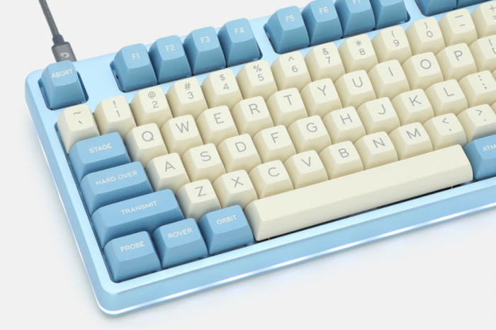 Die Paragon Moon hat ein Aluminiumgehäuse. (Bild: Drop/Screenshot: Golem.de)